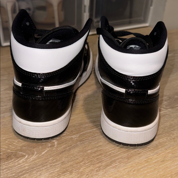 Black and White High-Top Sneakers - Picture 4 of 6